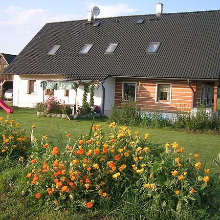 Apartman V Chaloupce Na Vrsku Bernsdorf Exteriör bild