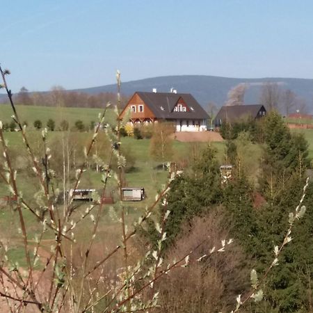 Apartman V Chaloupce Na Vrsku Bernsdorf Exteriör bild