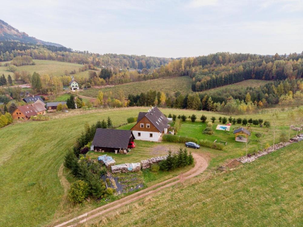 Apartman V Chaloupce Na Vrsku Bernsdorf Exteriör bild