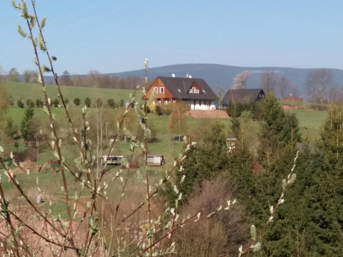 Apartman V Chaloupce Na Vrsku Bernsdorf Exteriör bild