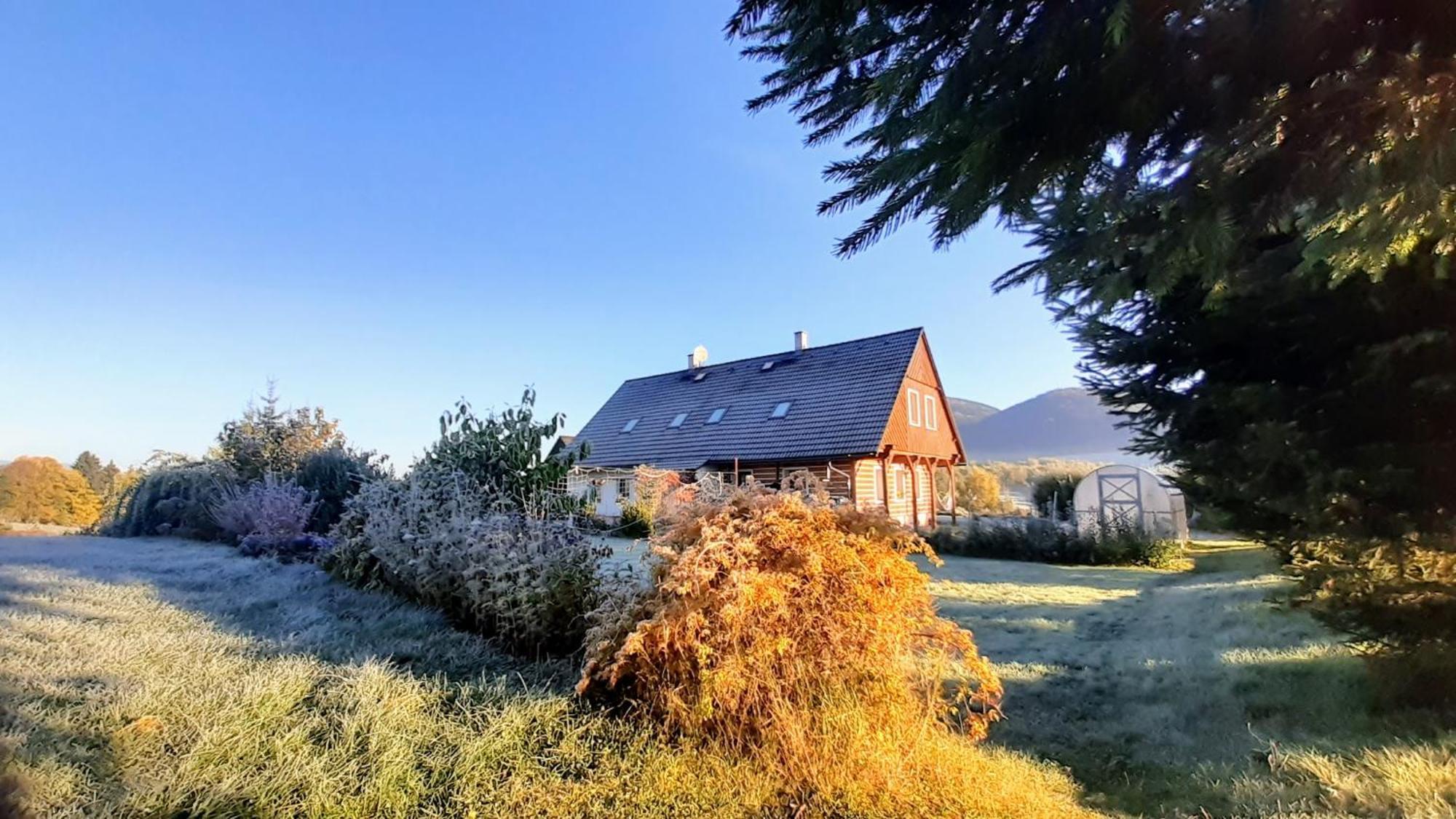 Apartman V Chaloupce Na Vrsku Bernsdorf Exteriör bild