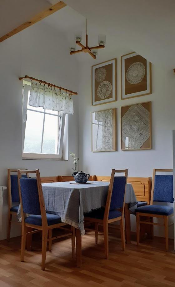 Apartman V Chaloupce Na Vrsku Bernsdorf Exteriör bild